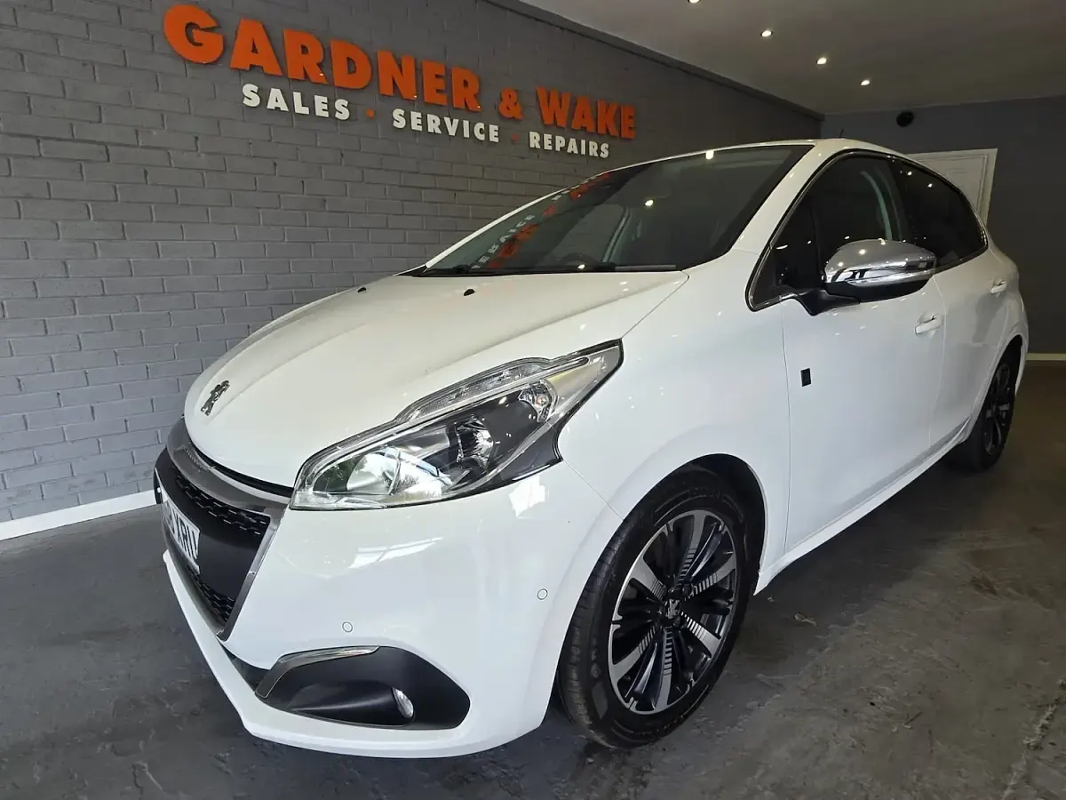 Used Peugeot 208 S 2018 White Hatchback