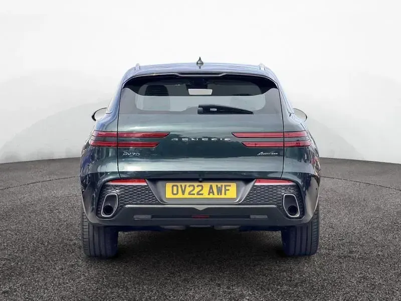 Used Genesis GV70 304 HP (223 kW) 2022 Green SUV
