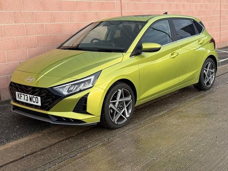 Used Hyundai i20 Ultimate 100 HP (73 kW) 2024 Yellow Hatchback