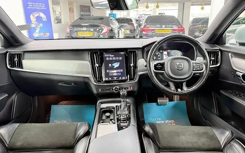 Used Volvo S90 R-Design 190 HP (139 kW) 2019 Sedan