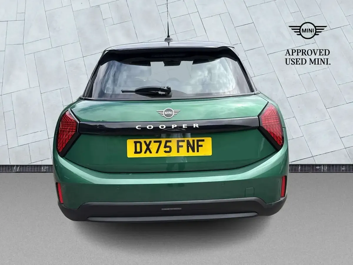 Used Mini Cooper Hatch 113 kW (154 HP) 2025 Green Hatchback