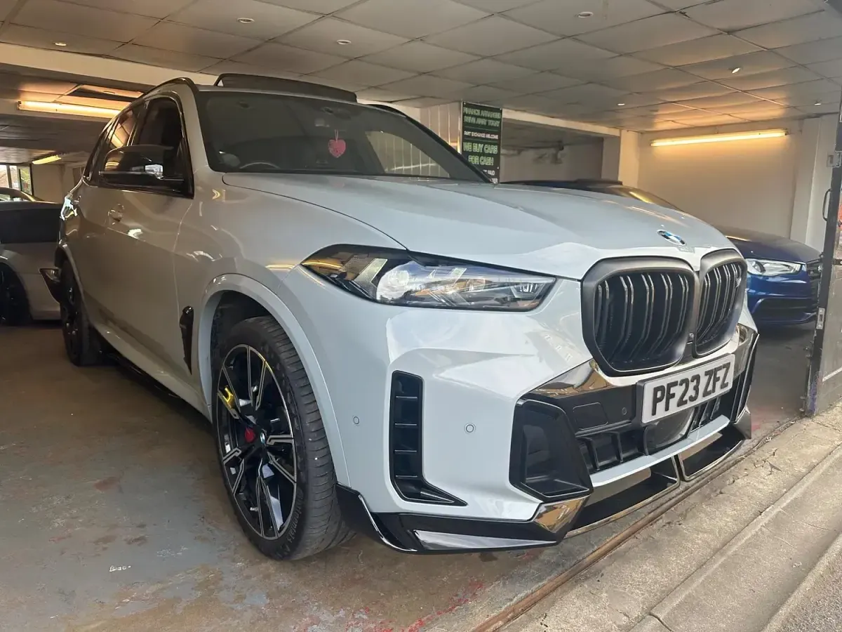 Używany BMW X5 M Sport 530 KM (389 kW) 2023 Szary SUV