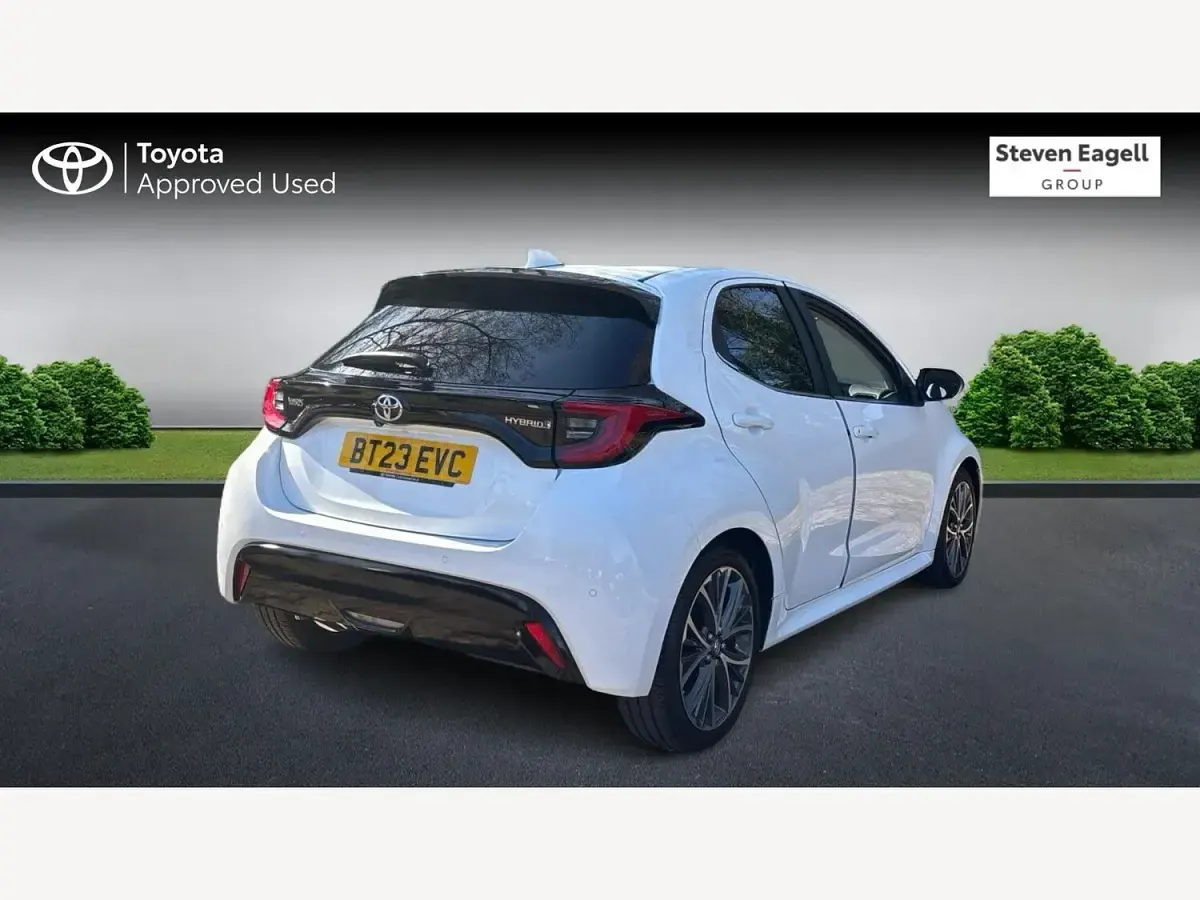 Used Toyota Yaris 91 HP (66 kW) 2023 White Hatchback