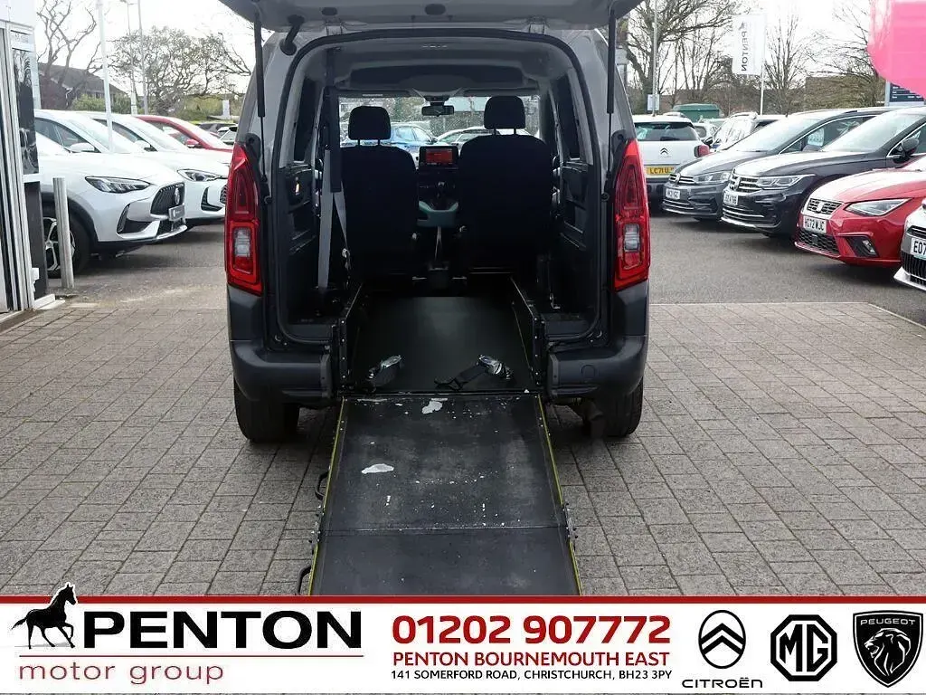 Used Citroën Berlingo Feel 100 HP (73 kW) 2020 Beige MPV