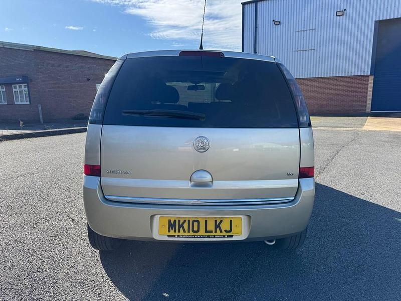 Second-hand Vauxhall Meriva Design Edition 2010 Auriu Monovolum
