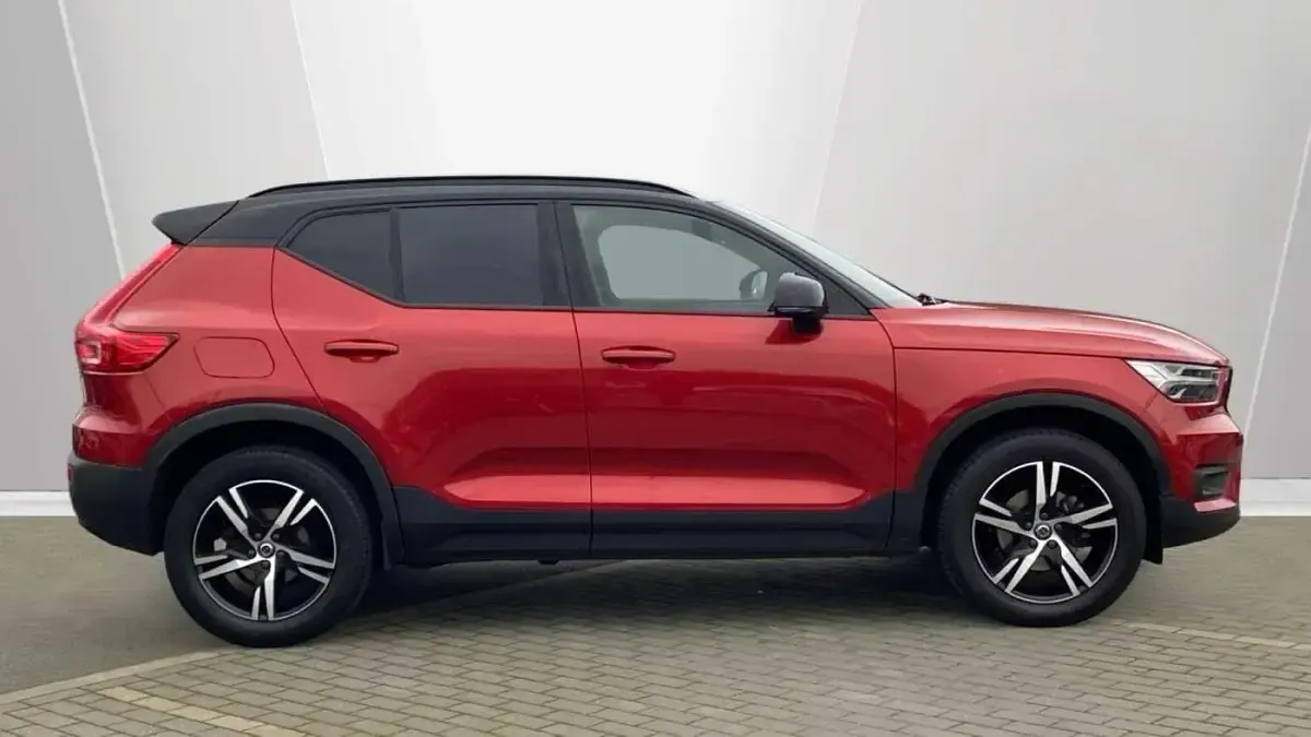 Usado Volvo XC40 R-Design 163 HP (119 kW) 2020 Vermelho SUV