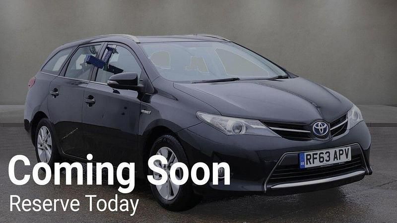 Black Used 2014 Toyota Auris Hybrid Estate | £6,350 (Fair price) - Image 1/4