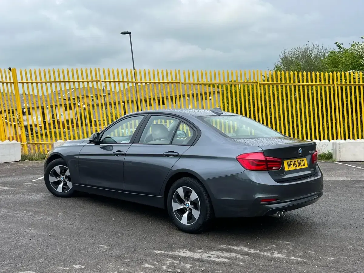 Begagnad BMW 320 Efficient Dynamics 2016 Grå Sedan