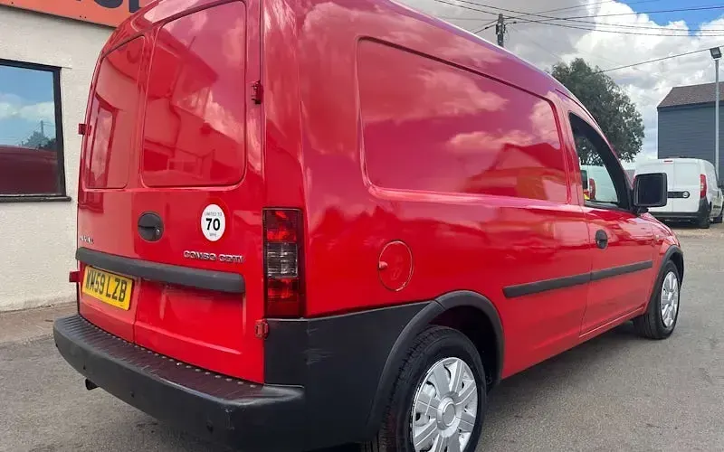 Used Vauxhall Combo 75 HP (55 kW) 2010 Red MPV