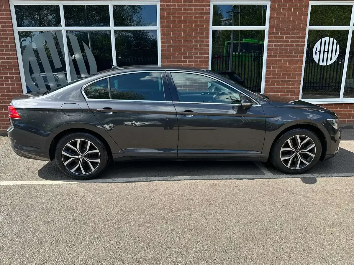 Used VW Passat SEL 150 HP (110 kW) 2020 Grey Sedan