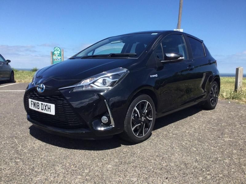 Used Toyota Yaris Hybrid Design 2018 Black Hatchback