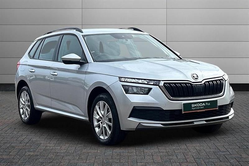 Brilliant silver metallic Used 2021 Skoda Kamiq SE SUV | £15,470 (Good price) - Image 1/3