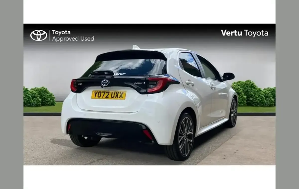 Second-hand Toyota Yaris Hybrid 116 CP (85 kW) 2022 Alb Hatchback