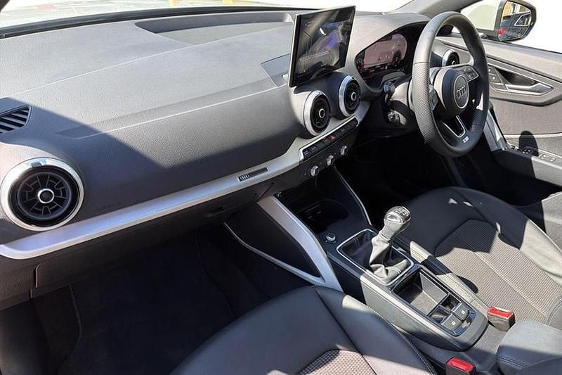 Begagnad Audi Q2 S-Line 116 HK (85 kW) 2025 Silver SUV