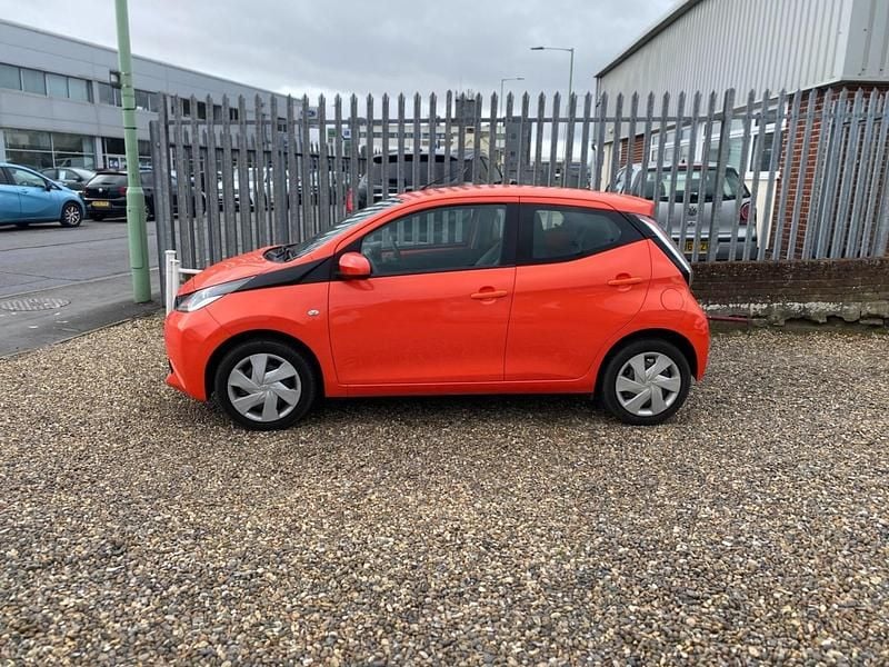 Used Toyota Aygo X-play 69 HP (50 kW) 2015 Orange Hatchback