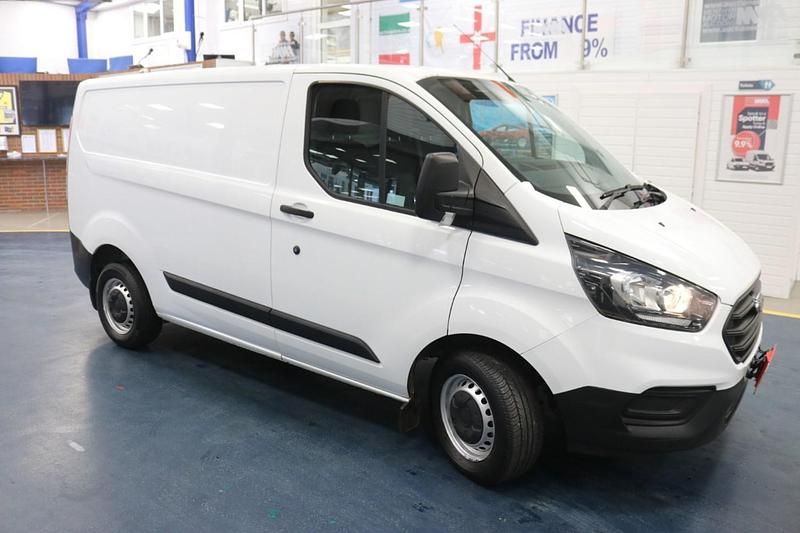 Used Ford Transit Custom 105 HP (77 kW) 2018 White Van