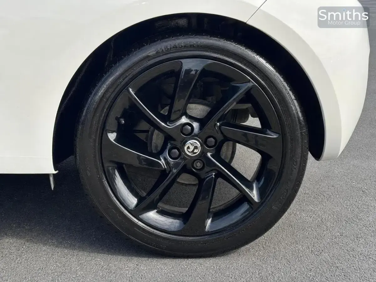 Used Vauxhall Adam 69 HP (50 kW) 2019 White Hatchback