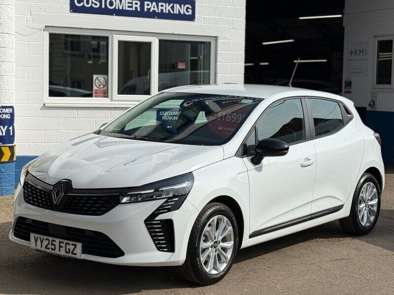 Glacier white New 2025 Renault Clio V Evolution Hatchback | £16,995 (Good price) - Image 1/4