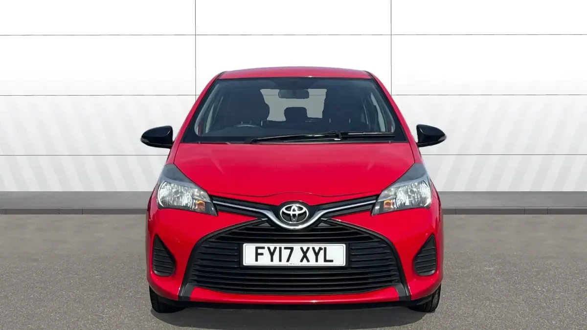 Used Toyota Yaris Active 69 HP (50 kW) 2016 Red Hatchback