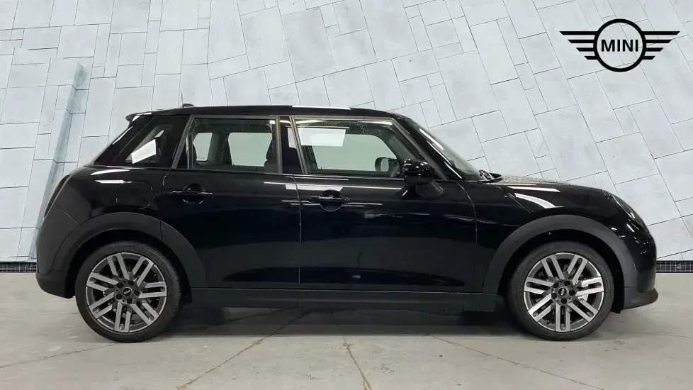 Used Mini Cooper Hatch 113 kW (154 HP) 2025 Black Hatchback