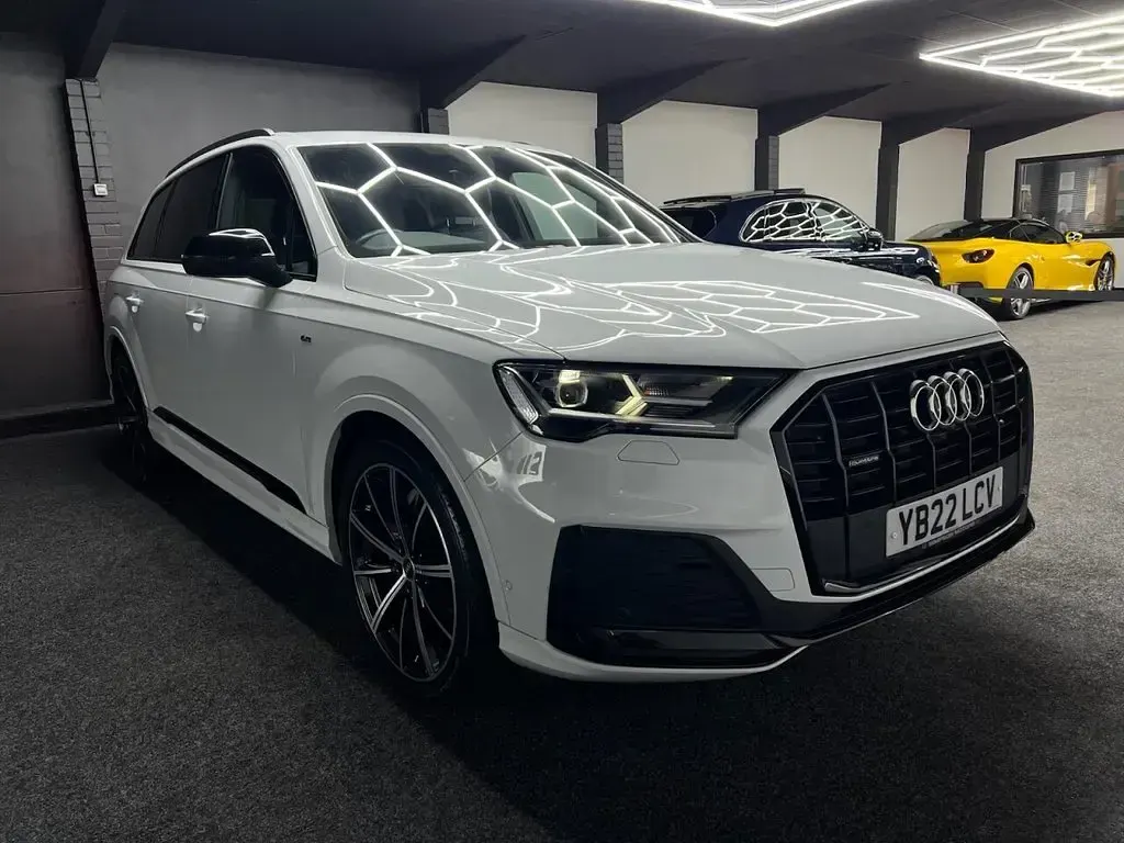Used Audi Q7 Black Edition 231 HP (169 kW) 2022 White SUV