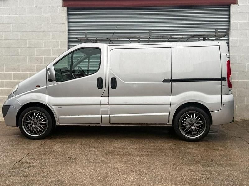 Used Vauxhall Vivaro Sportive 113 HP (83 kW) 2012 Silver MPV