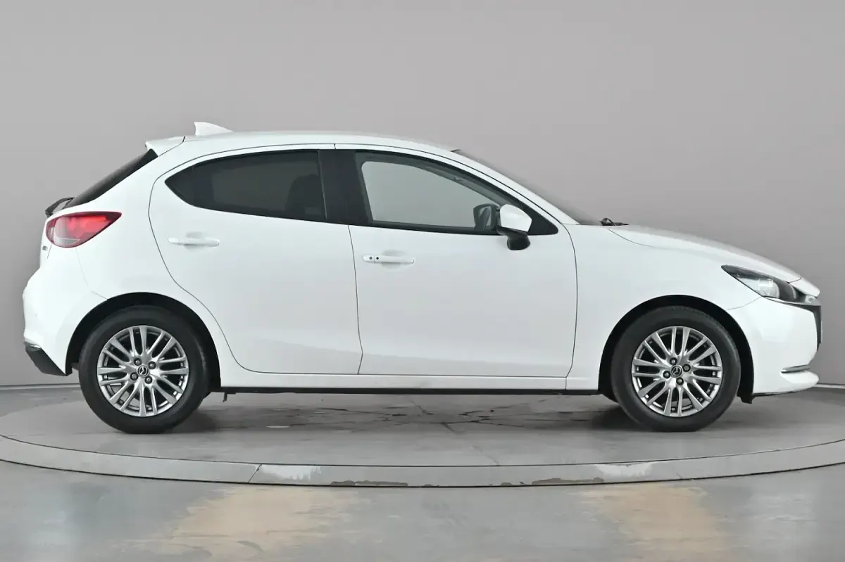 Used Mazda 2 Inclusive 90 HP (66 kW) 2021 White Hatchback