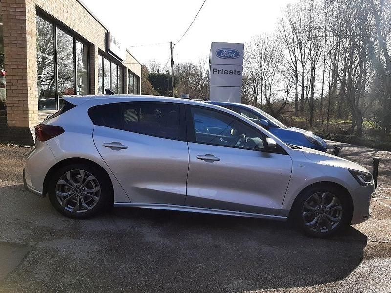 Used Ford Focus ST-Line 125 HP (91 kW) 2022 Moondust silver Hatchback