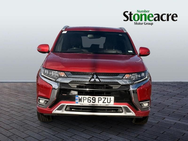 Used Mitsubishi Outlander P-HEV 174 HP (127 kW) 2020 Red Estate