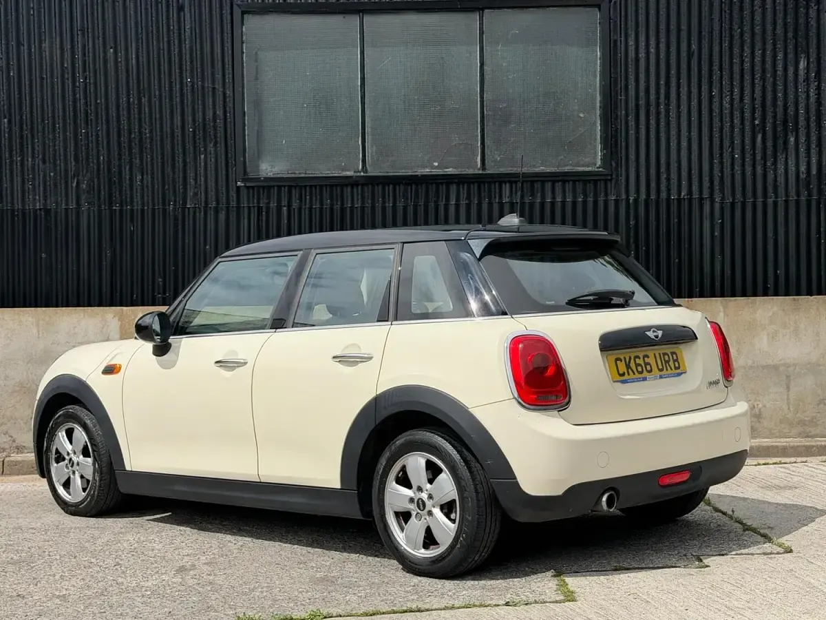 Used Mini Cooper Hatch 136 HP (100 kW) 2016 White Hatchback