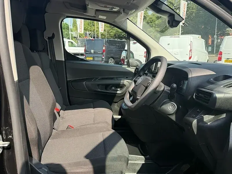 Used Citroën Berlingo 101 HP (74 kW) 2025 Black MPV