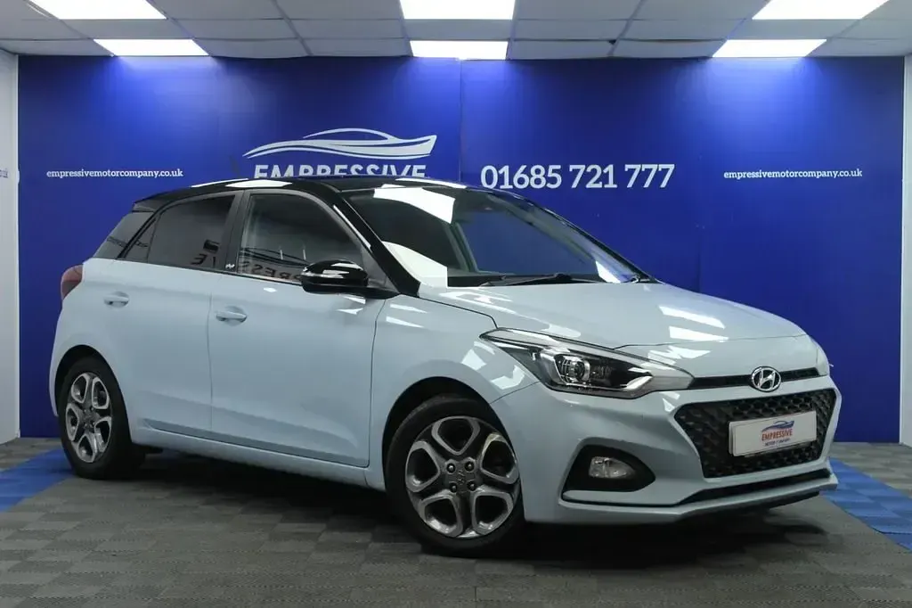 Usado Hyundai i20 84 CV (61 kW) 2019 Gris Utilitario