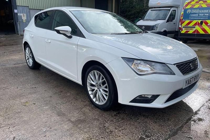 Used Seat Leon SE Dynamic 110 HP (80 kW) 2018 White Hatchback