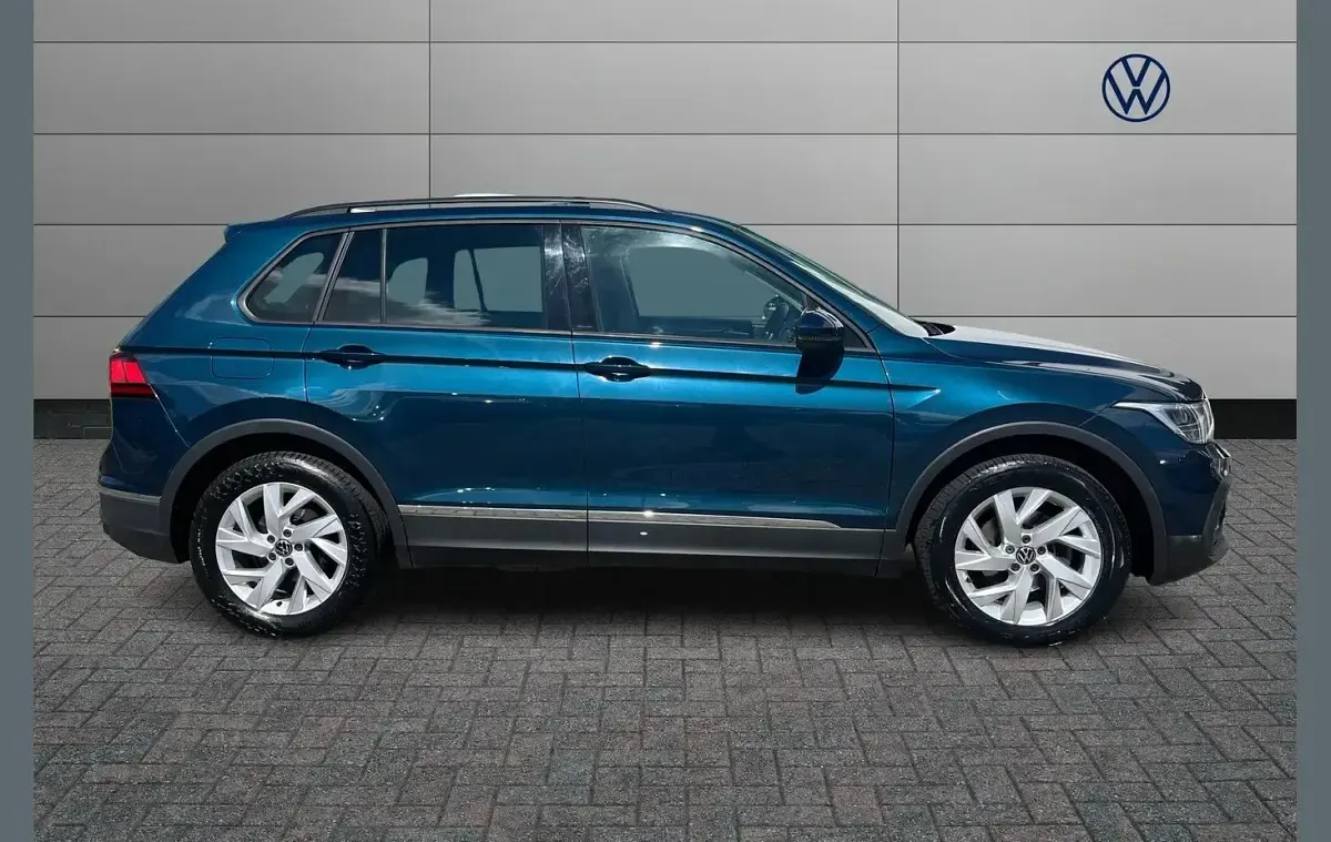 Used VW Tiguan Life 147 HP (108 kW) 2023 Blue SUV