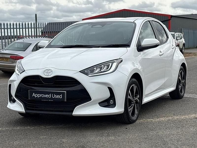 Used Toyota Yaris Hybrid Design 2025 White Hatchback