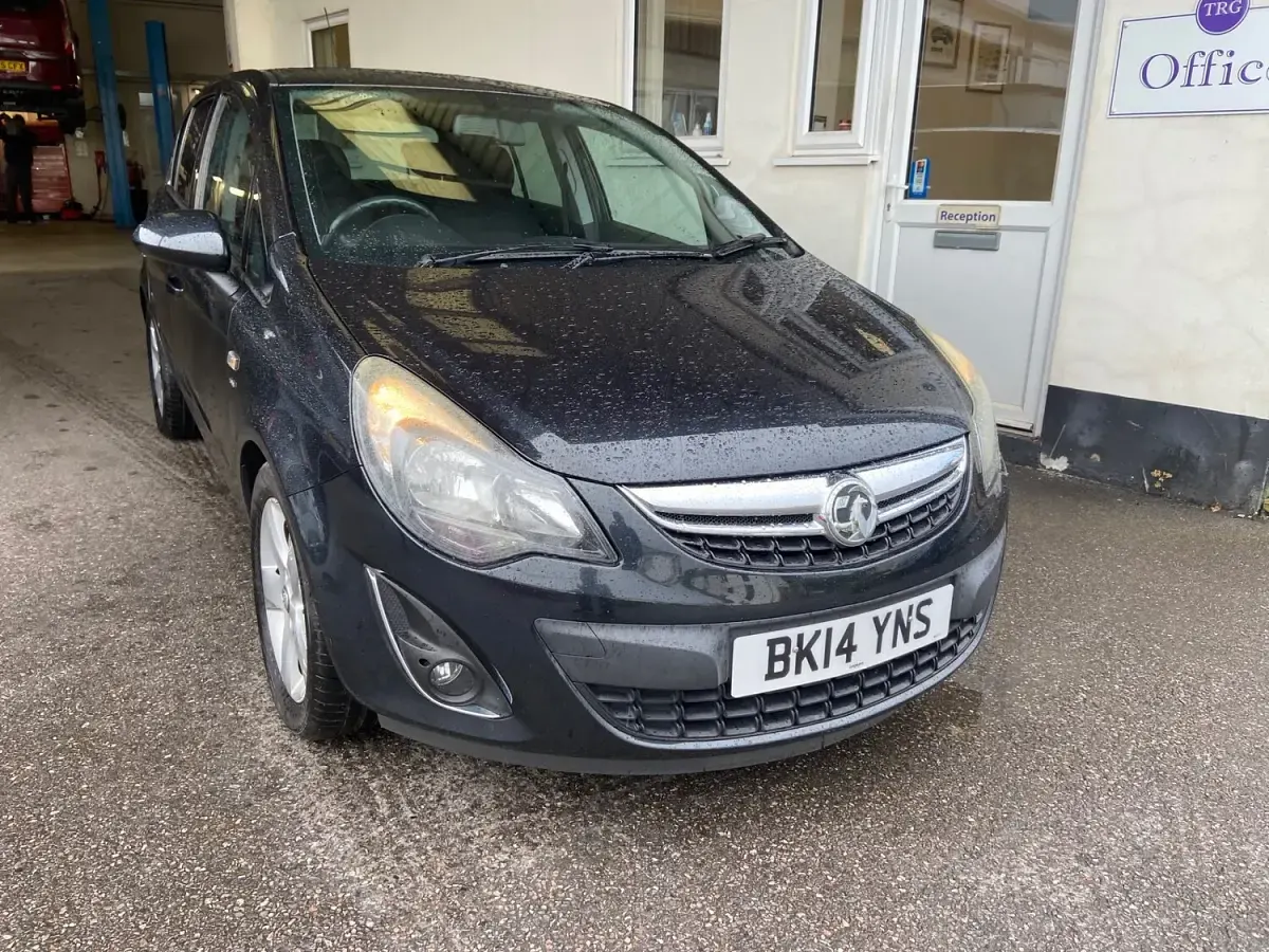 Used Vauxhall Corsa 100 HP (73 kW) 2014 Black Hatchback