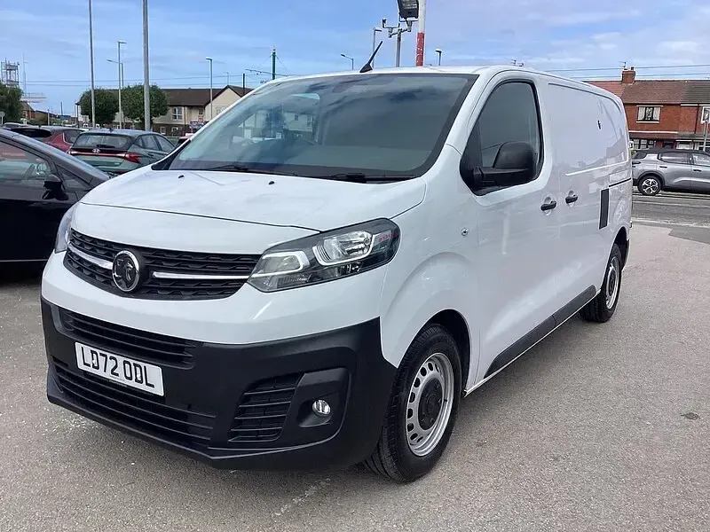 Used Vauxhall Vivaro 145 HP (106 kW) 2022 White MPV