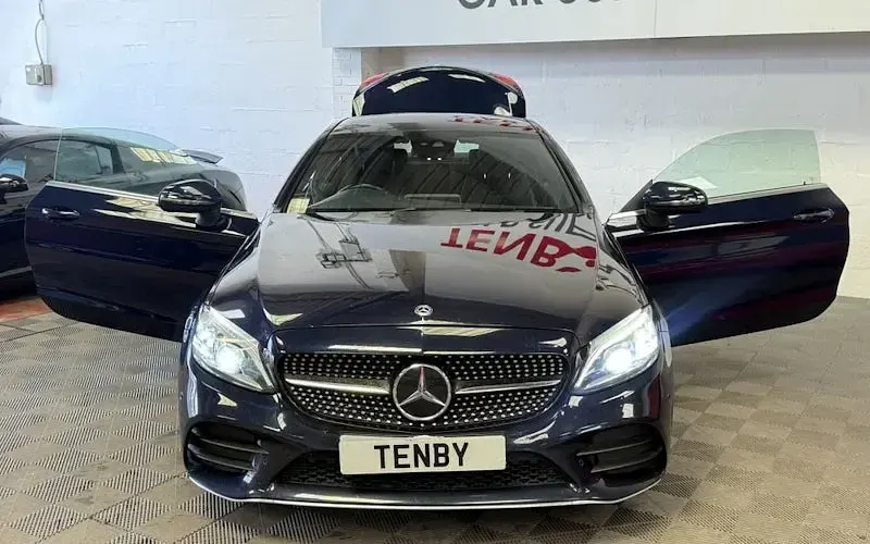 Used Mercedes C220 AMG Line Premium 194 HP (142 kW) 2018 Blue Coupe