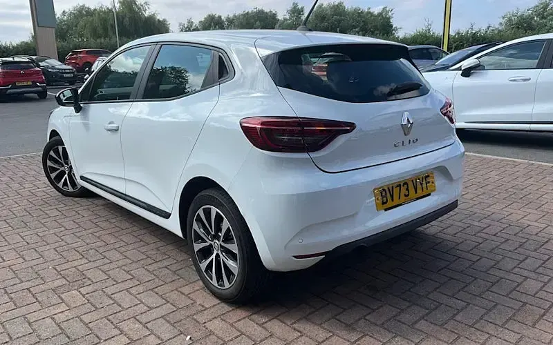 Used Renault Clio Evolution 90 HP (66 kW) 2023 White Hatchback