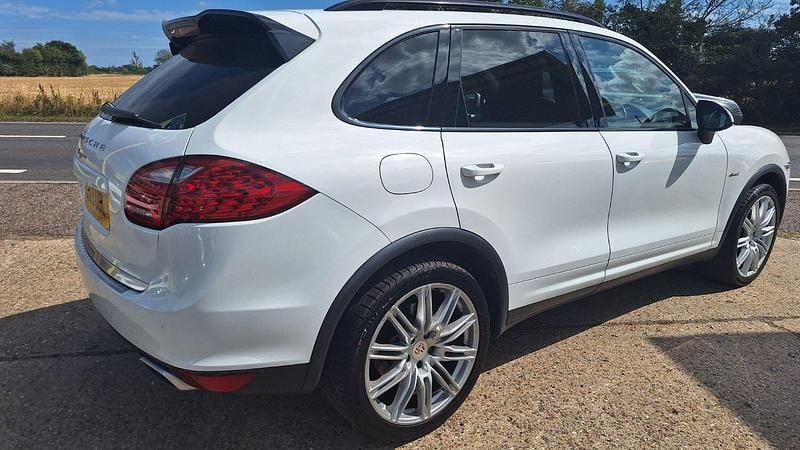 Used Porsche Cayenne 245 HP (180 kW) 2013 White SUV