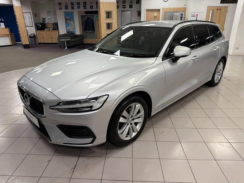 Usado Volvo V60 Momentum 150 HP (110 kW) 2019 Prateado Carrinha