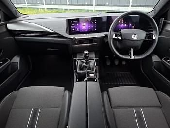 Used Vauxhall Astra 130 HP (95 kW) 2025 White Hatchback