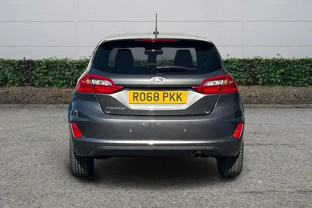 Usado Ford Fiesta Titanium 2018 Cinzento Citadino