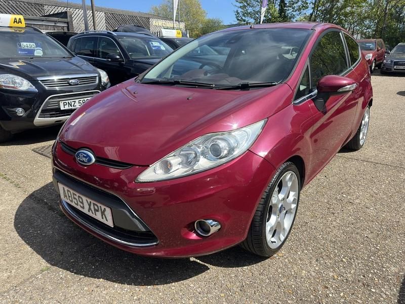 Usado Ford Fiesta Titanium 118 HP (86 kW) 2009 Vermelho Citadino