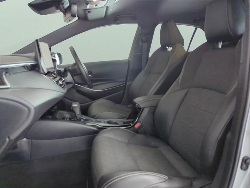 Used Toyota Corolla Design 140 HP (102 kW) 2023 Silver Hatchback