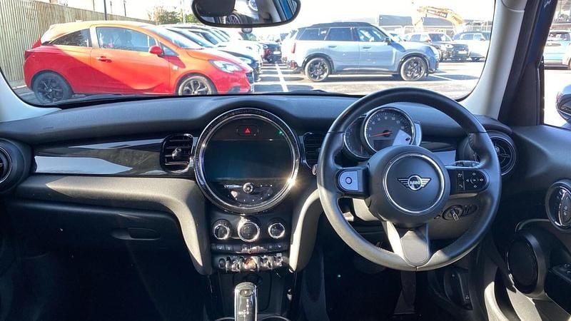 Usado Mini Cooper Classic 134 HP (98 kW) 2022 Azul Citadino