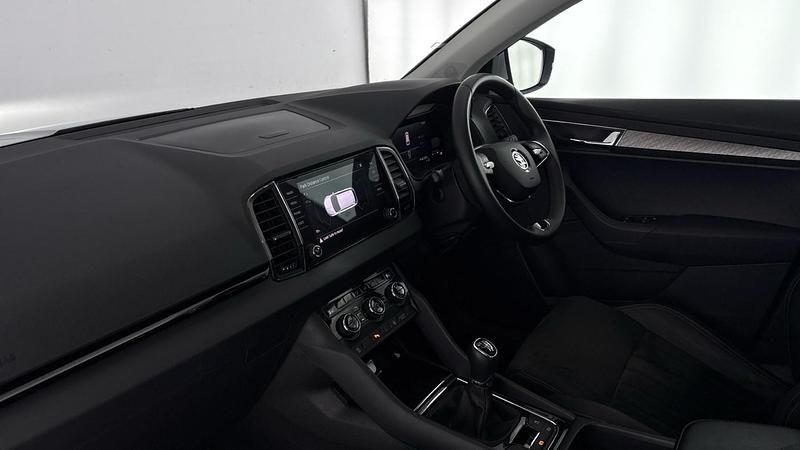 Used Skoda Karoq SE L 147 HP (108 kW) 2024 Brilliant silver metallic SUV