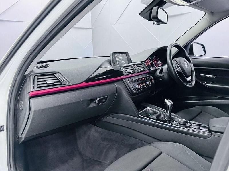 Used BMW 318 Sport Line 143 HP (105 kW) 2014 White Estate