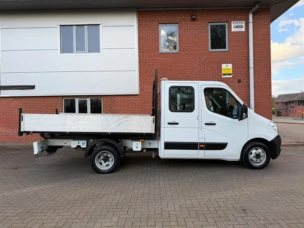 Used Vauxhall Movano 145 HP (106 kW) 2017 White MPV