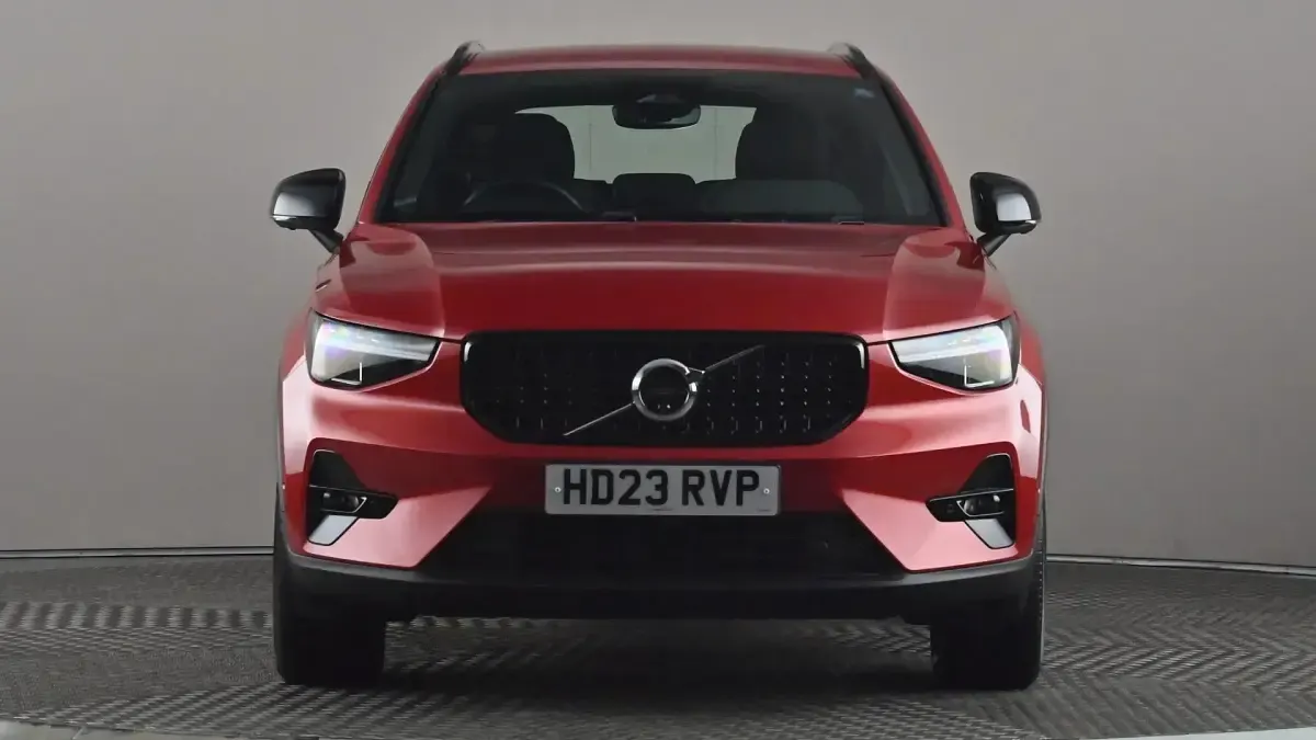 Used Volvo XC40 Plus 163 HP (119 kW) 2023 Red SUV